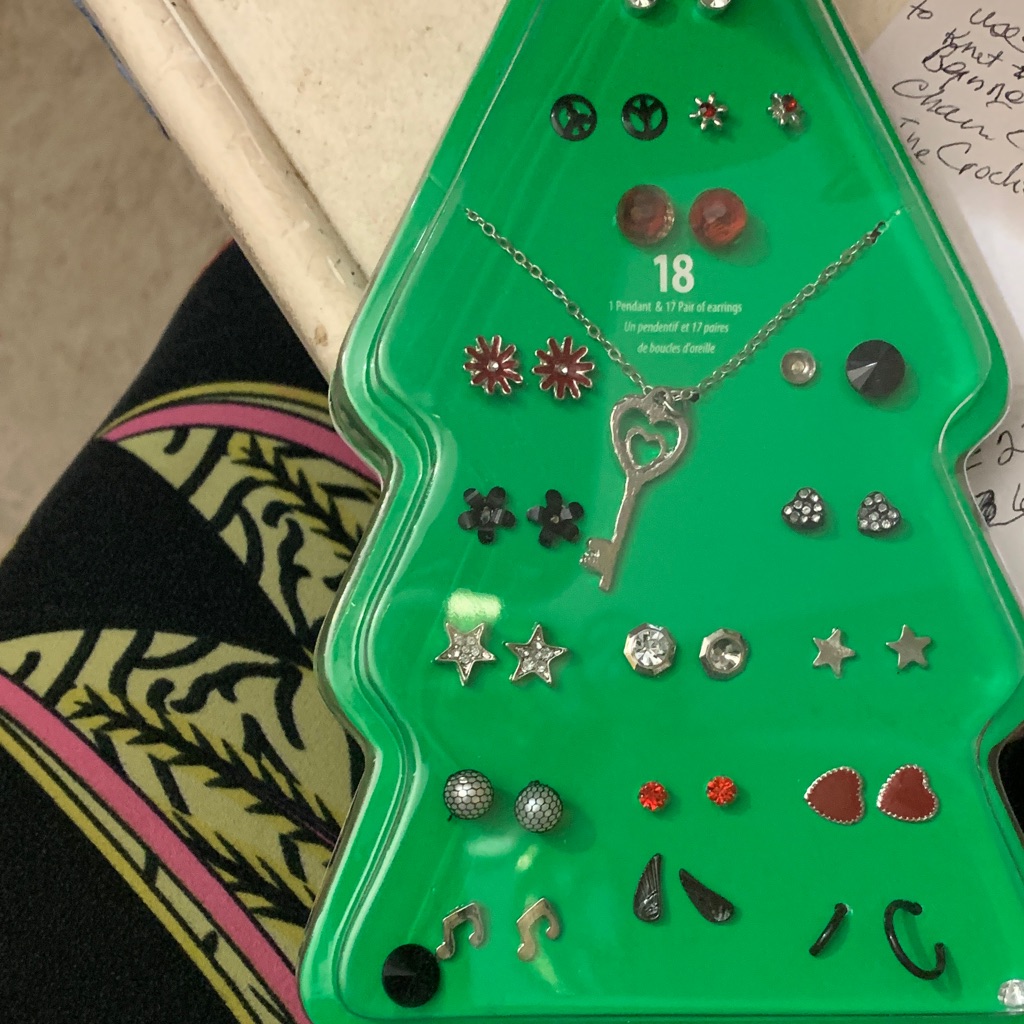 Festive Earring And Necklace Set 5$